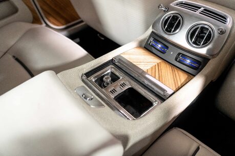 Rolls-Royce Wraith V12. VOSSEN WHEELS. GLASS PANORAMIC ROOF. MASSAGE SEATS. 37