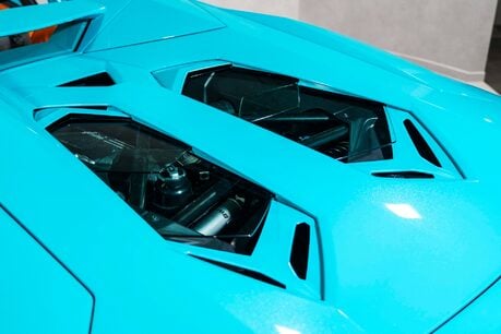 Lamborghini Aventador S ROADSTER. ONE OF ONE SPEC. AD PERSONAM. CARBON EXT. LIFT 56