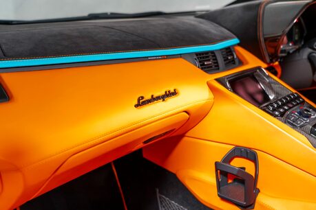 Lamborghini Aventador S ROADSTER. ONE OF ONE SPEC. AD PERSONAM. CARBON EXT. LIFT 40