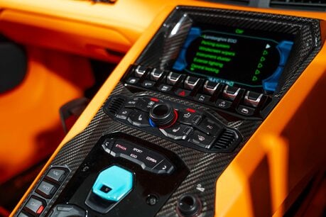 Lamborghini Aventador S ROADSTER. ONE OF ONE SPEC. AD PERSONAM. CARBON EXT. LIFT 34