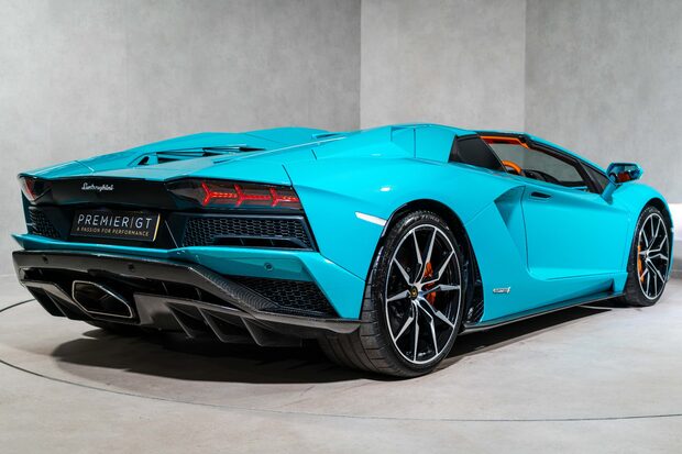 Lamborghini Aventador S ROADSTER. ONE OF ONE SPEC. AD PERSONAM. CARBON EXT. LIFT 3