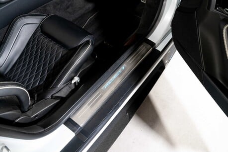 Jaguar F-Type PROJECT 7. 1 OF 250. GLACIER WHITE. CARBON CERAMICS. EXTENSIVE EXT CARBON. 21
