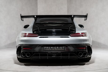 Mercedes-Benz Amg GT BLACK SERIES. TRACK PACK. CARBON FIBRE EXTERIOR PACK. 4