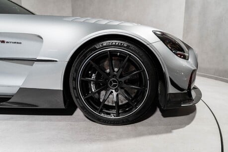 Mercedes-Benz Amg GT BLACK SERIES. TRACK PACK. CARBON FIBRE EXTERIOR PACK. 10