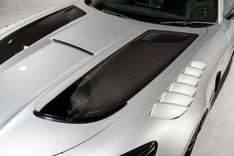 Mercedes-Benz Amg GT BLACK SERIES. TRACK PACK. CARBON FIBRE EXTERIOR PACK. 19
