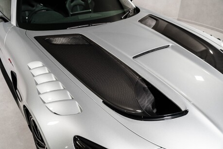 Mercedes-Benz Amg GT BLACK SERIES. TRACK PACK. CARBON FIBRE EXTERIOR PACK. 18