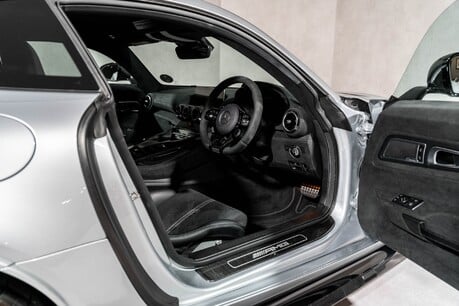 Mercedes-Benz Amg GT BLACK SERIES. TRACK PACK. CARBON FIBRE EXTERIOR PACK. 13