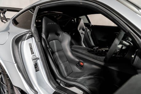 Mercedes-Benz Amg GT BLACK SERIES. TRACK PACK. CARBON FIBRE EXTERIOR PACK. 14