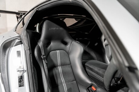 Mercedes-Benz Amg GT BLACK SERIES. TRACK PACK. CARBON FIBRE EXTERIOR PACK. 16
