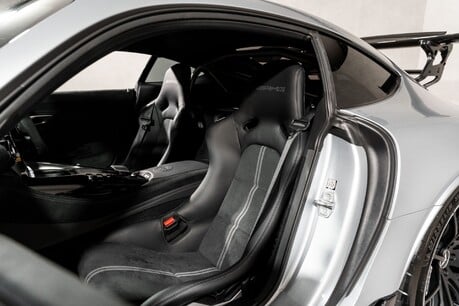 Mercedes-Benz Amg GT BLACK SERIES. TRACK PACK. CARBON FIBRE EXTERIOR PACK. 15