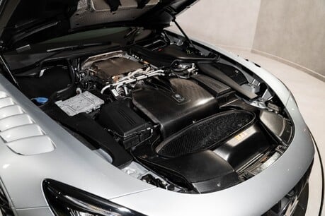 Mercedes-Benz Amg GT BLACK SERIES. TRACK PACK. CARBON FIBRE EXTERIOR PACK. 36