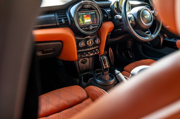 Mini Cooper S JOHN COOPER WORKS SPORT PACK. HEATED SEATS. CARPLAY. 3