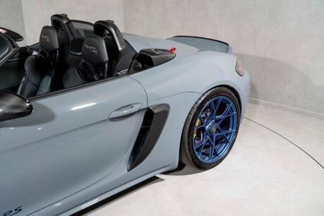 Porsche 718 SPYDER RS. WEISSACH PACKAGE. CERAMIC BRAKES. LIFT. BOSE. 39