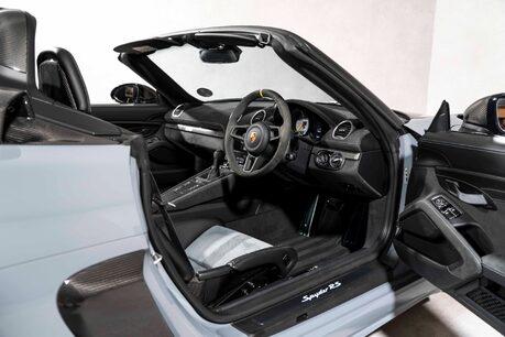 Porsche 718 SPYDER RS. WEISSACH PACKAGE. CERAMIC BRAKES. LIFT. BOSE. 14