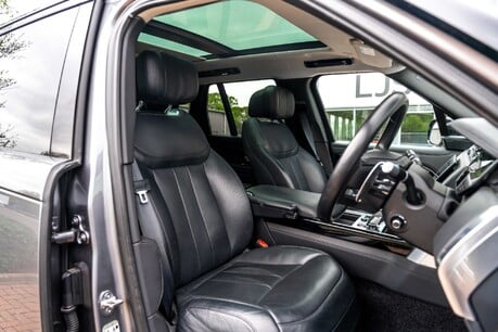 Land Rover Range Rover AUTOBIOGRAPHY P530 V8. 23" WHEELS. HEAD-UP DISPLAY. HEAT&C, MASSAGE SEATS. 4