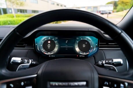 Land Rover Range Rover AUTOBIOGRAPHY P530 V8. 23" WHEELS. HEAD-UP DISPLAY. HEAT&C, MASSAGE SEATS. 6
