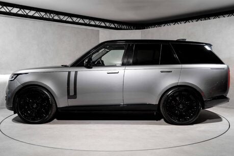 Land Rover Range Rover AUTOBIOGRAPHY P530 V8. 23" WHEELS. HEAD-UP DISPLAY. HEAT&C, MASSAGE SEATS. 8