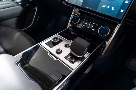 Land Rover Range Rover AUTOBIOGRAPHY P530 V8. 23" WHEELS. HEAD-UP DISPLAY. HEAT&C, MASSAGE SEATS. 22