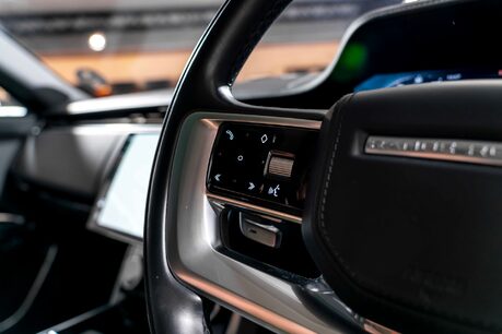 Land Rover Range Rover AUTOBIOGRAPHY P530 V8. 23" WHEELS. HEAD-UP DISPLAY. HEAT&C, MASSAGE SEATS. 32