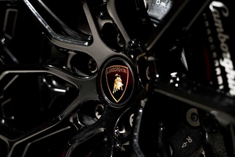 Lamborghini Huracan LP 640-4 PERFORMANTE SPYDER. COMFORT SEATS. LIFT SYSTEM. CARPLAY 12