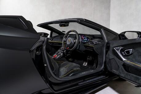 Lamborghini Huracan LP 640-4 PERFORMANTE SPYDER. COMFORT SEATS. LIFT SYSTEM. CARPLAY 13