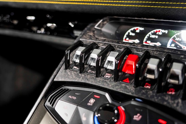 Lamborghini Huracan LP 640-4 PERFORMANTE SPYDER. COMFORT SEATS. LIFT SYSTEM. CARPLAY 4