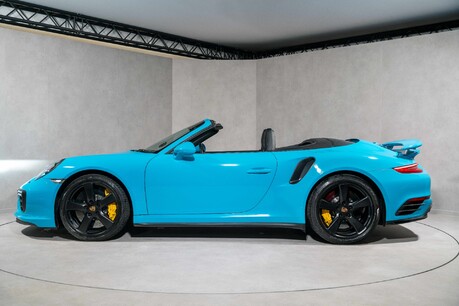Porsche 911 TURBO S. SPORTS CHRONO. PCCB. HEATED SPORTS SEATS. BOSE. CARPLAY. 8