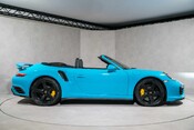 Porsche 911 TURBO S. SPORTS CHRONO. PCCB. HEATED SPORTS SEATS. BOSE. CARPLAY. 7