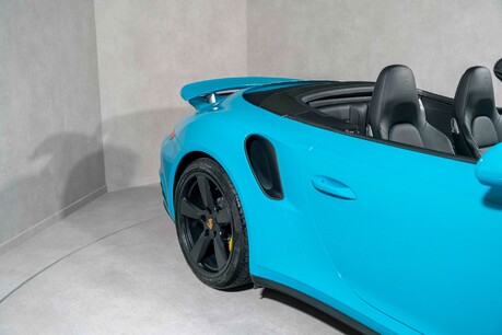Porsche 911 TURBO S. SPORTS CHRONO. PCCB. HEATED SPORTS SEATS. BOSE. CARPLAY. 22