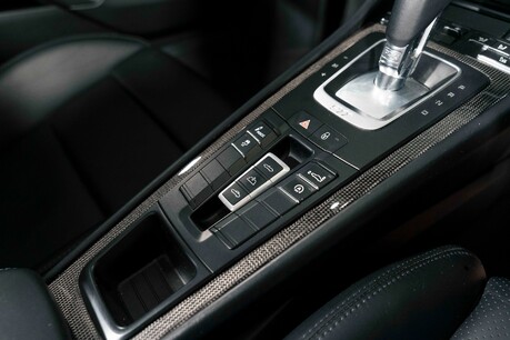 Porsche 911 TURBO S. SPORTS CHRONO. PCCB. HEATED SPORTS SEATS. BOSE. CARPLAY. 25