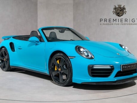 Porsche 911 TURBO S. SPORTS CHRONO. PCCB. HEATED SPORTS SEATS. BOSE. CARPLAY. 