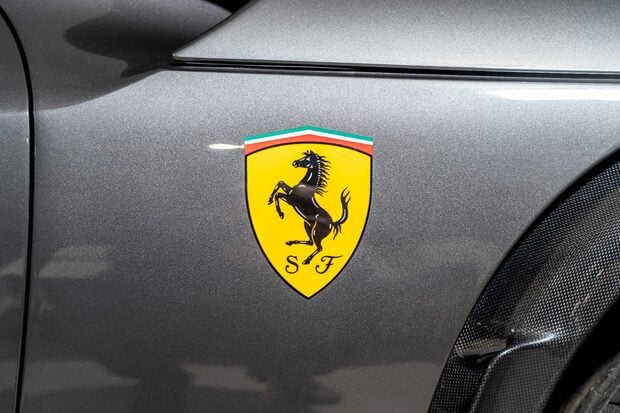 Ferrari Purosangue HISTORIC PAINT. AIRBRUSHED SHIELDS. CARBON INT/EXT PACK. PANO ROOF. 3