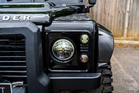 Land Rover Defender 110 UNIQUE EXAMPLE INSPIRED BY THE SPECTRE EDITION. 4