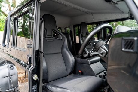 Land Rover Defender 110 UNIQUE EXAMPLE INSPIRED BY THE SPECTRE EDITION. 9