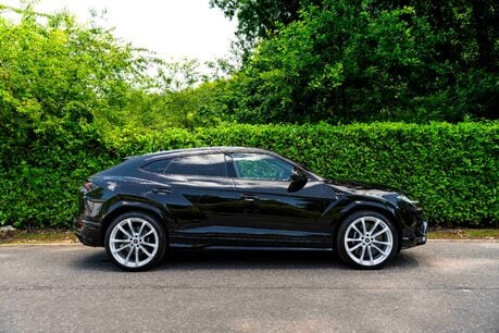 Lamborghini Urus V8. LAMBO WARRANTY UNTIL NOV. ADAS PACK. HEATED, COOLED & MASSAGE SEATS. 2