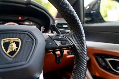 Lamborghini Urus V8. LAMBO WARRANTY UNTIL NOV. ADAS PACK. HEATED, COOLED & MASSAGE SEATS. 19