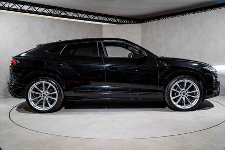 Lamborghini Urus V8. LAMBO WARRANTY UNTIL NOV. ADAS PACK. HEATED, COOLED & MASSAGE SEATS. 7
