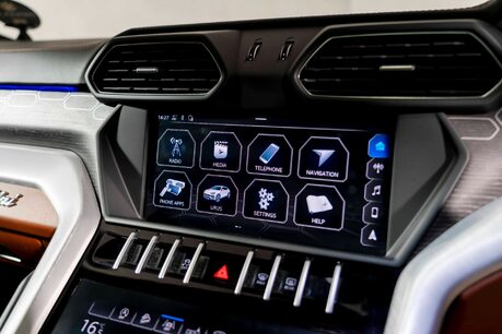 Lamborghini Urus V8. LAMBO WARRANTY UNTIL NOV. ADAS PACK. HEATED, COOLED & MASSAGE SEATS. 34