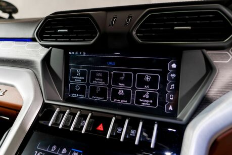 Lamborghini Urus V8. LAMBO WARRANTY UNTIL NOV. ADAS PACK. HEATED, COOLED & MASSAGE SEATS. 35