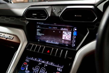 Lamborghini Urus V8. LAMBO WARRANTY UNTIL NOV. ADAS PACK. HEATED, COOLED & MASSAGE SEATS. 39