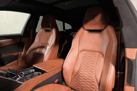 Lamborghini Urus V8. LAMBO WARRANTY UNTIL NOV. ADAS PACK. HEATED, COOLED & MASSAGE SEATS. 18