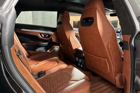 Lamborghini Urus V8. LAMBO WARRANTY UNTIL NOV. ADAS PACK. HEATED, COOLED & MASSAGE SEATS. 21