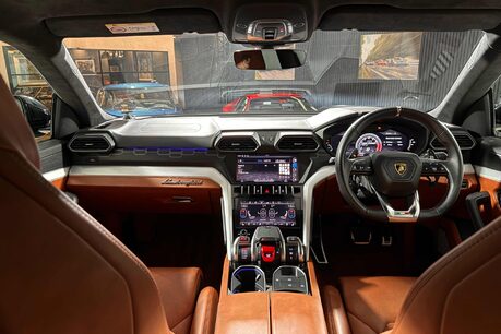 Lamborghini Urus V8. LAMBO WARRANTY UNTIL NOV. ADAS PACK. HEATED, COOLED & MASSAGE SEATS. 22