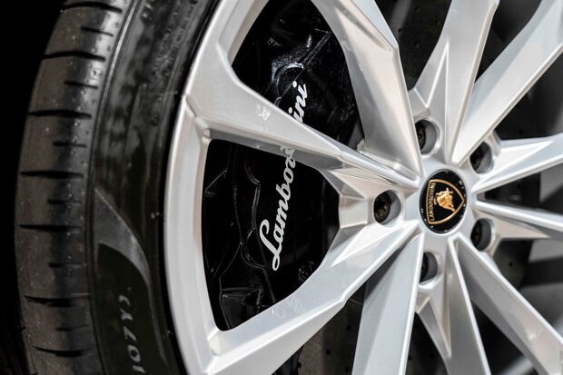 Lamborghini Urus V8. LAMBO WARRANTY UNTIL NOV. ADAS PACK. HEATED, COOLED & MASSAGE SEATS. 5