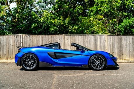 McLaren 600LT SPIDER. FULL MSH. WARRANTY. CARBON FIBRE EXT PACK. CERAMIC BRAKES. LIFT 2
