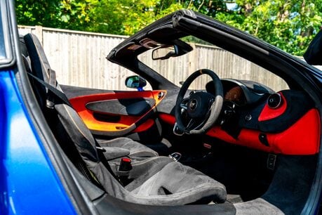 McLaren 600LT SPIDER. FULL MSH. WARRANTY. CARBON FIBRE EXT PACK. CERAMIC BRAKES. LIFT 8