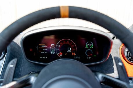 McLaren 600LT SPIDER. FULL MSH. WARRANTY. CARBON FIBRE EXT PACK. CERAMIC BRAKES. LIFT 19