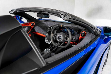 McLaren 600LT SPIDER. FULL MSH. WARRANTY. CARBON FIBRE EXT PACK. CERAMIC BRAKES. LIFT 17
