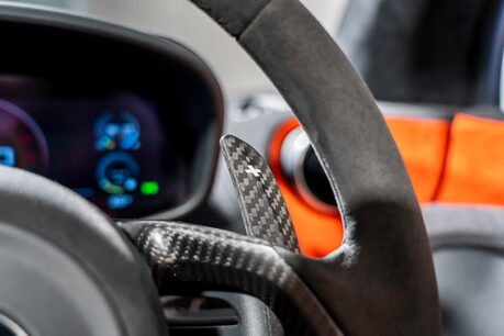 McLaren 600LT SPIDER. FULL MSH. WARRANTY. CARBON FIBRE EXT PACK. CERAMIC BRAKES. LIFT 26