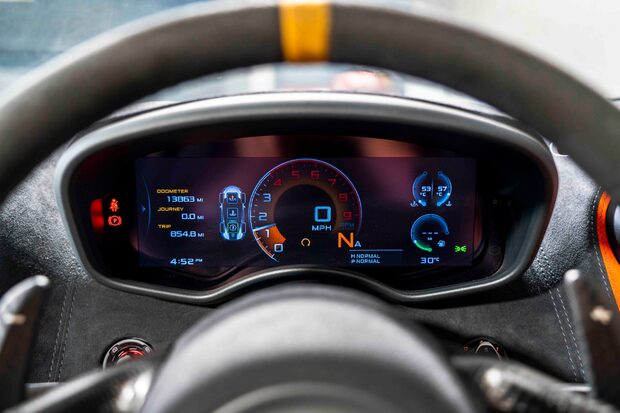 McLaren 600LT SPIDER. FULL MSH. WARRANTY. CARBON FIBRE EXT PACK. CERAMIC BRAKES. LIFT 5